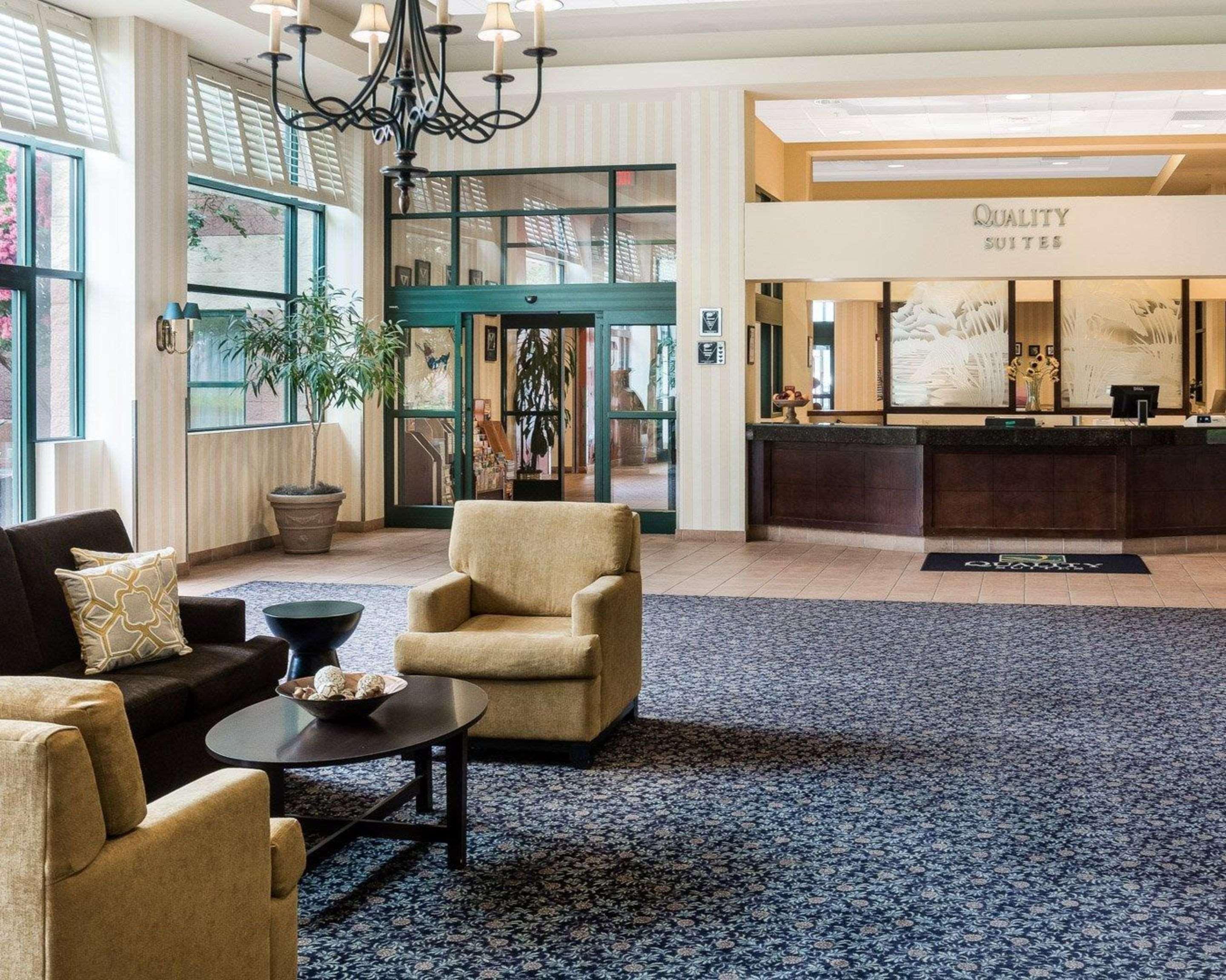 品质套房酒店赖湖特诺福克机场 罗福 外观 照片